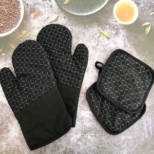 🖤New 4pc Black Quilted Oven Mitts + Pot Holders Set - Silicone Grip